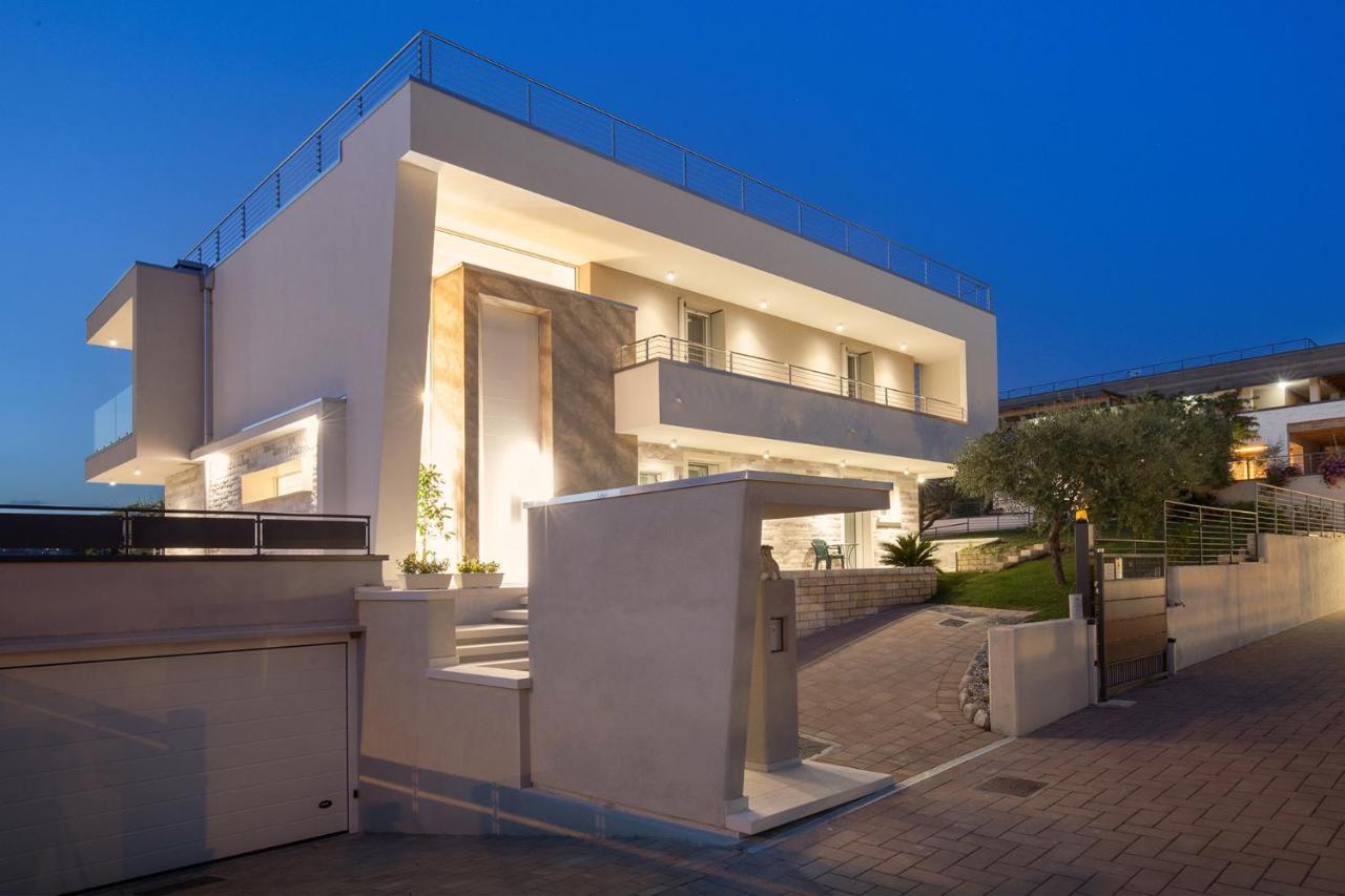 Villa Aurora-Holiday Home Apt 2 Bardolino Exterior photo